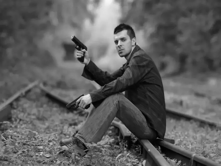 armas de fogo nas duas maos 9